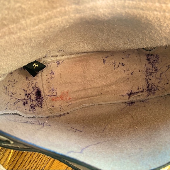 REBECCA MINKOFF. Studded Crossbody grey leather & suede. Outside bag excellent - Picture 8 of 11